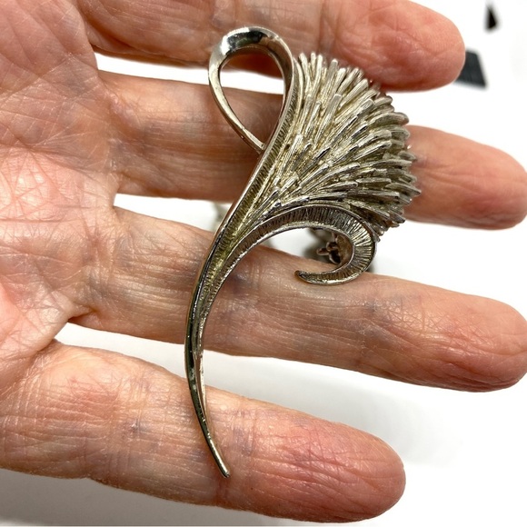 Silvertone Thistle Brooch & Clip On Earrings Set Vintage - Picture 2 of 8